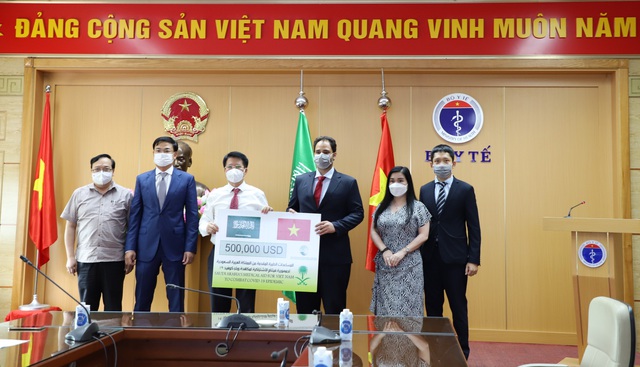 Tiếp nhận gói viện trợ y tế 500.000 USD phòng chống dịch của Vương quốc Ả Rập Xê Út - Ảnh 2.