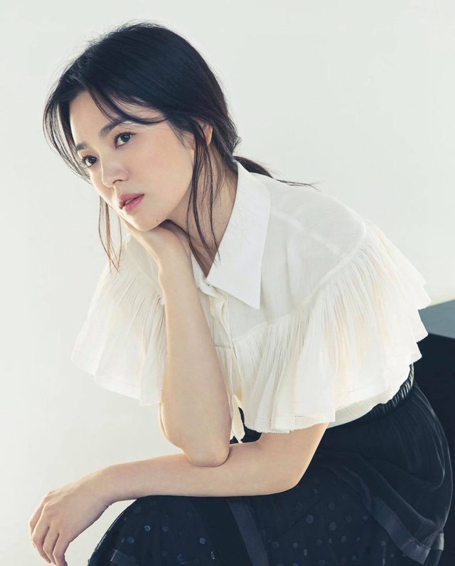 Song Hye Kyo hóa quý cô công sở - Ảnh 5.