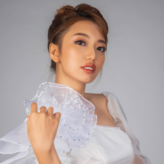 Nữ sinh ĐH Thương mại xinh đẹp mang hai dòng máu Việt - Lào - Ảnh 9. Nữ sinh ĐH Thương mại xinh đẹp mang hai dòng máu Việt - Lào - Ảnh 9.