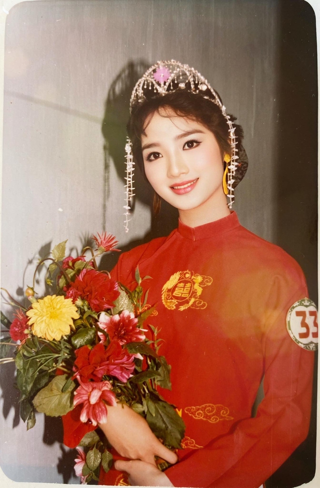 Ảnh Giáng My đăng quang Hoa hậu đền Hùng 29 năm trước - Ảnh 1.