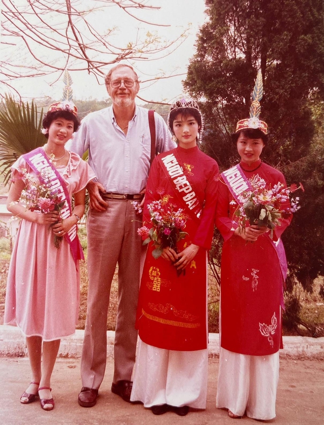 Ảnh Giáng My đăng quang Hoa hậu đền Hùng 29 năm trước - Ảnh 2.