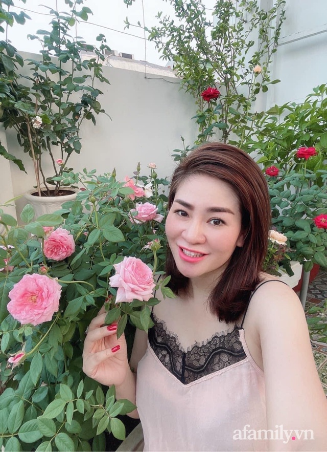 Khoảng sân thượng nhỏ đầy đủ rau sạch và hoa tươi của mẹ đảm ở Sài Gòn - Ảnh 1.