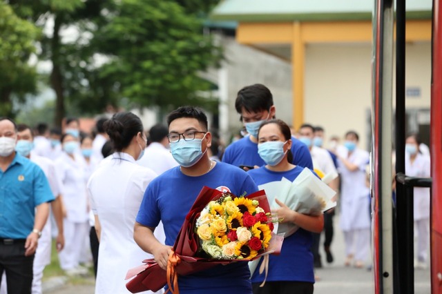 Quảng Ninh: Hình ảnh đoàn y tế Bệnh viện Việt Nam - Thụy Điển Uông Bí trước giờ vào tâm dịch - Ảnh 2.