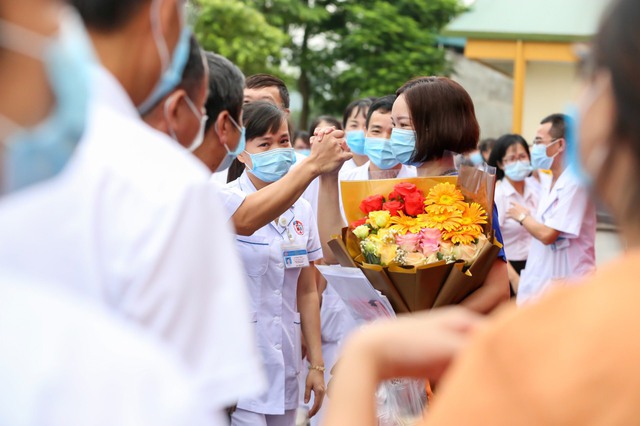 Quảng Ninh: Hình ảnh đoàn y tế Bệnh viện Việt Nam - Thụy Điển Uông Bí trước giờ vào tâm dịch - Ảnh 6.