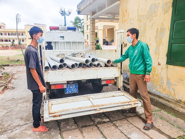  Thiếu tiền tiêu xài, 2 thanh niên tháo lan can hàng loạt cây cầu mang đi bán  - Ảnh 1.