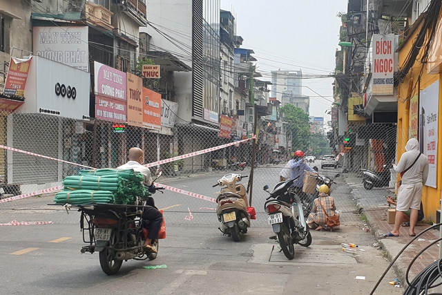 Các kiểu giao hàng xuyên chốt bất chấp các loại rào cứng kín bưng, kiên cố - Ảnh 9.