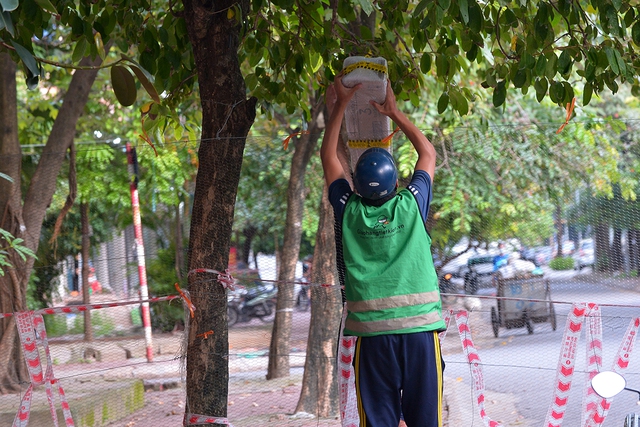 Các kiểu giao hàng xuyên chốt bất chấp các loại rào cứng kín bưng, kiên cố - Ảnh 7.