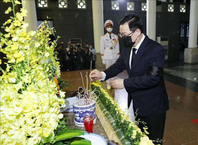 Lãnh đạo Đảng, Nhà nước viếng Đại tướng Phùng Quang Thanh - Ảnh 3. Lãnh đạo Đảng, Nhà nước viếng Đại tướng Phùng Quang Thanh - Ảnh 3.