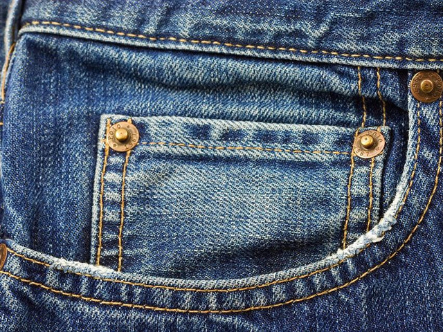 99% người mặc quần jean không biết cái túi phụ nhỏ xíu ở quần jean có tác dụng gì? - Ảnh 1.