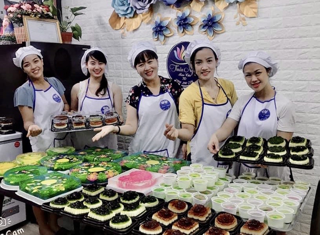 Làm loại bánh Trung thu lạ, mỗi ngày đổ khuôn bán hơn nghìn cái - Ảnh 6.