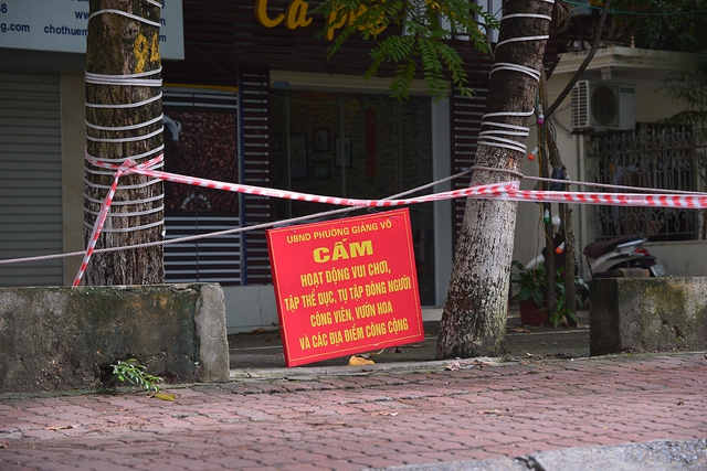Hà Nội: Các chủ cửa hàng ăn uống than trời vì khó kinh doanh khi được mở bán mang về - Ảnh 6.