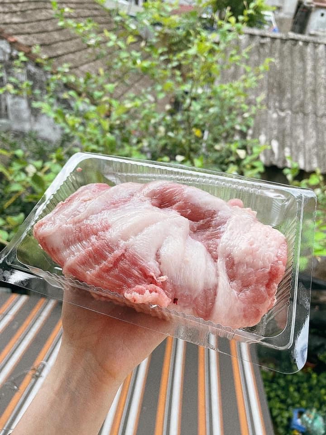 Trước ít người mua nhưng giờ phần thịt lợn này có giá đắt đỏ tới 300.000 đồng/kg mà không có để bán  - Ảnh 3.