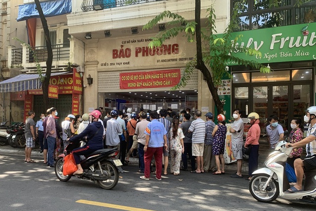 Yêu cầu tạm đóng cửa một số tiệm bánh trung thu ở Hà Nội - Ảnh 1.