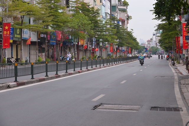Đường phố Hà Nội ra sao trong ngày đầu đợt nghỉ lễ 2/9 - Ảnh 7.
