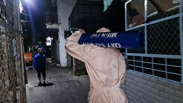 TP Hồ Chí Minh: Nhiều người dân không trả lại bình oxy khi được tiếp nhận miễn phí - Ảnh 2.