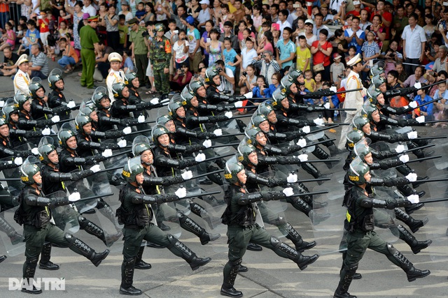 Ngắm Lễ diễu binh hùng tráng, rộn ràng đường phố Thủ đô dịp Quốc khánh 2015 - Ảnh 37.