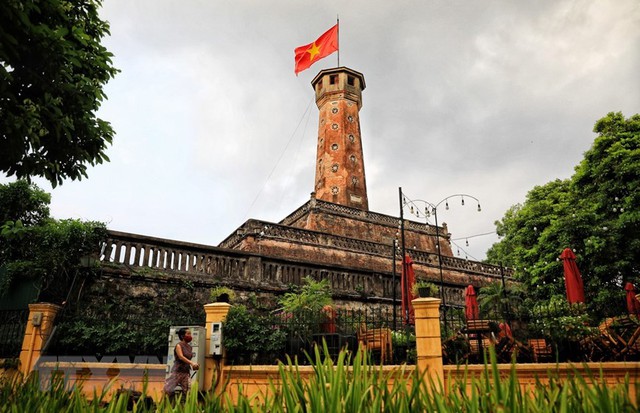 Hình ảnh nhân dân Thủ đô treo cờ rực rỡ kỷ niệm ngày Quốc khánh - Ảnh 1.