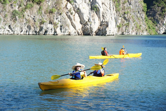 Quảng Ninh mở lại hoạt động du lịch nội tỉnh - Ảnh 2.