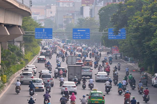 Người dân Thủ đô bắt đầu quay lại với món đặc sản tắc đường trong ngày đầu Hà Nội áp dụng Chỉ thị 15 - Ảnh 5.