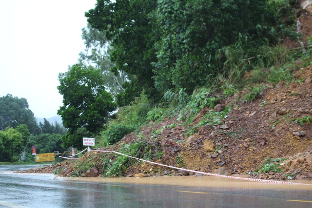 Quảng Ninh: Mưa lớn kéo dài, nhiều tuyến phố ngập sâu trong nước - Ảnh 13.
