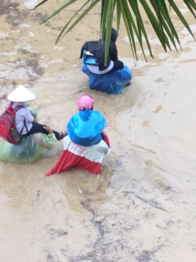 Quảng Ninh: Mưa lớn kéo dài, nhiều tuyến phố ngập sâu trong nước - Ảnh 18.