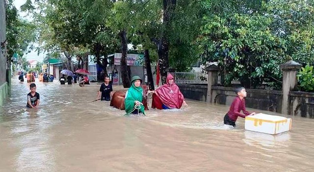 Nghệ An: Mưa lớn khiến nhiều địa phương bị thiệt hại, chia cắt - Ảnh 6.