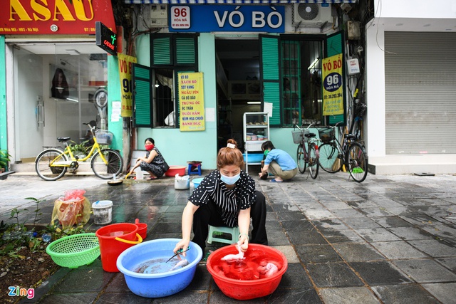 Những hàng ăn nổi tiếng ở Hà Nội sau khi nới lỏng giãn cách - Ảnh 1.