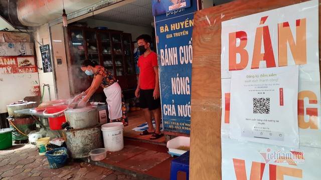Hàng quán Hà Nội thực hiện việc quét QR Code khi giao dịch - Ảnh 13.