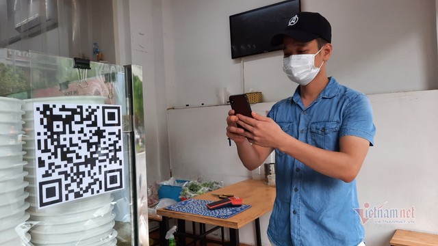 Hàng quán Hà Nội thực hiện việc quét QR Code khi giao dịch - Ảnh 5.