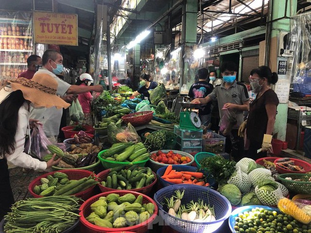 Sáng 28/9: Điều hàng triệu dân Hà Nội mong chờ vẫn chưa được phép làm; vì sao cách nơi đến 100 mét nhưng phải đi tới 10 km? - Ảnh 5.