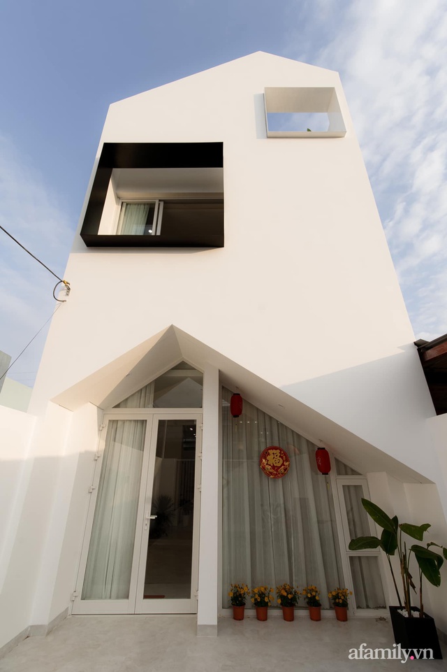 Căn nhà phố màu trắng gọn xinh ấm cúng của cặp vợ chồng trẻ Đà Nẵng có chi phí hoàn thiện 1,4 tỷ đồng - Ảnh 2.