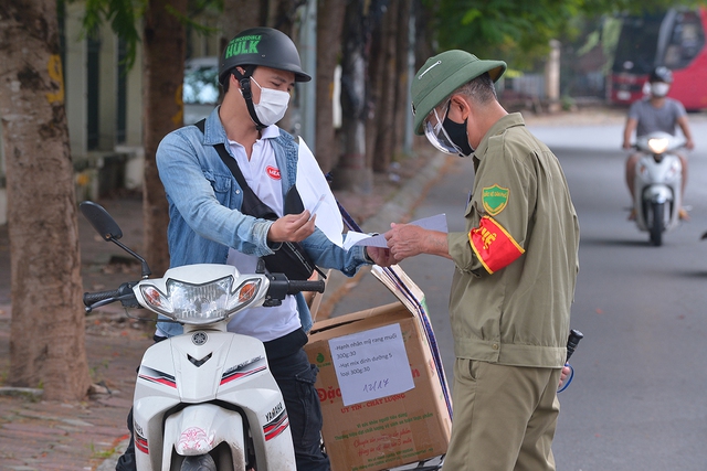 Hà Nội: Muôn vàn lí do thông chốt chỉ để vào chợ Thành Công - Ảnh 5.