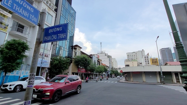 TP Hồ Chí Minh “mở cửa” chính thức, người dân sung sướng thở phào, đường phố bắt đầu tấp nập - Ảnh 12.