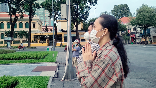 TP Hồ Chí Minh “mở cửa” chính thức, người dân sung sướng thở phào, đường phố bắt đầu tấp nập - Ảnh 14.