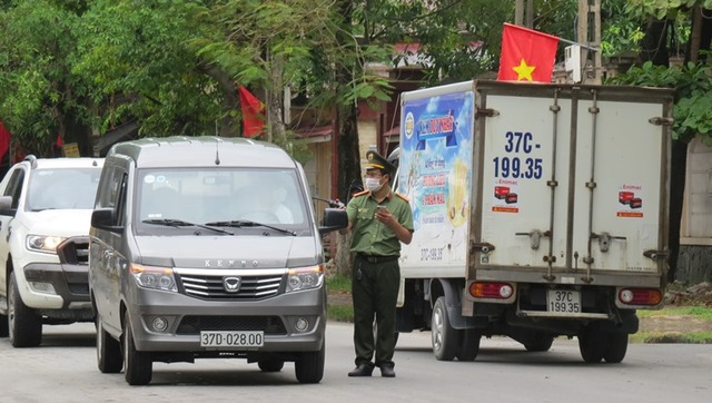 TP Vinh bắt đầu nhộn nhịp trở lại sau khi điều chỉnh giãn cách, siết chặt hơn ở vùng đỏ - Ảnh 4.