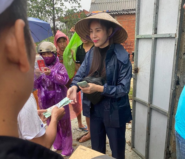 Thủy Tiên - Ngôi sao cô đơn của Vbiz: Không có lấy một người bạn thân trong showbiz, áp lực ra sao mà phải bật khóc? - Ảnh 3.