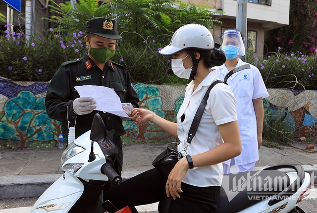 Ngày đầu kiểm soát vào vùng đỏ Hà Nội, nơi dồn ứ, nơi thưa vắng - Ảnh 13.