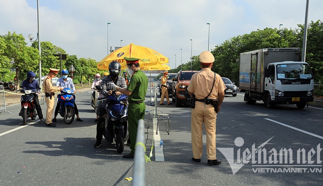 Ngày đầu kiểm soát vào vùng đỏ Hà Nội, nơi dồn ứ, nơi thưa vắng - Ảnh 20.