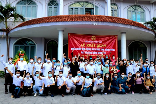 Thừa Thiên Huế tiếp tục chi viện 41 cán bộ y tế hỗ trợ Bình Dương chống dịch - Ảnh 3.