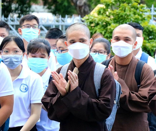 Thừa Thiên Huế tiếp tục chi viện 41 cán bộ y tế hỗ trợ Bình Dương chống dịch - Ảnh 4.