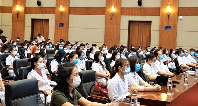Hải Phòng cử 200 bác sỹ, điều dưỡng, sinh viên ngành y chi viện cho Hà Nội chống dịch COVID-19 - Ảnh 6.