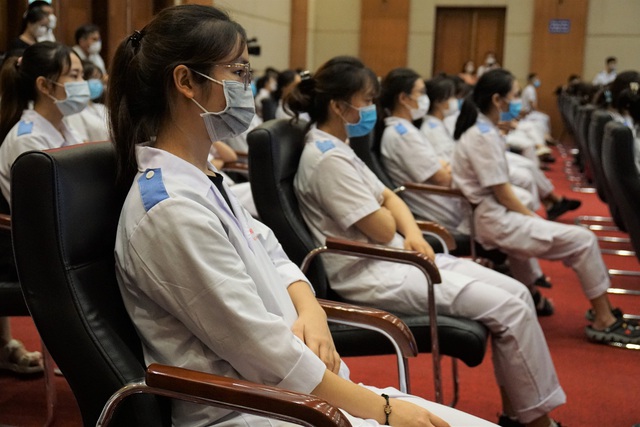 Hải Phòng cử 200 bác sỹ, điều dưỡng, sinh viên ngành y chi viện cho Hà Nội chống dịch COVID-19 - Ảnh 7.