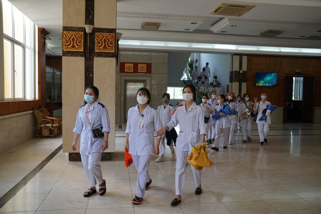 Hải Phòng cử 200 bác sỹ, điều dưỡng, sinh viên ngành y chi viện cho Hà Nội chống dịch COVID-19 - Ảnh 12.
