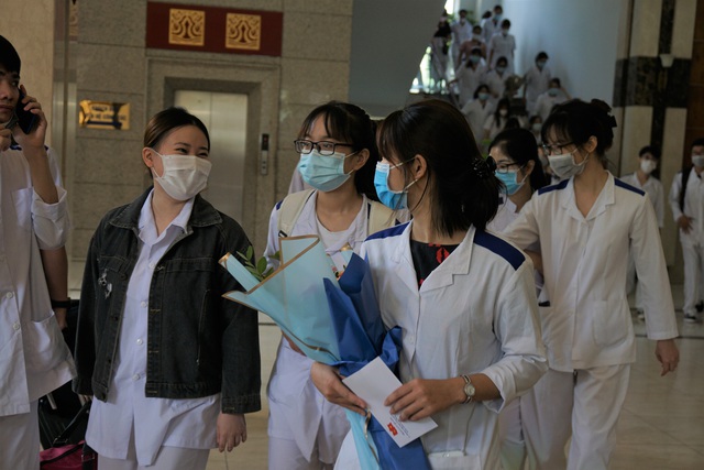 Hải Phòng cử 200 bác sỹ, điều dưỡng, sinh viên ngành y chi viện cho Hà Nội chống dịch COVID-19 - Ảnh 10.