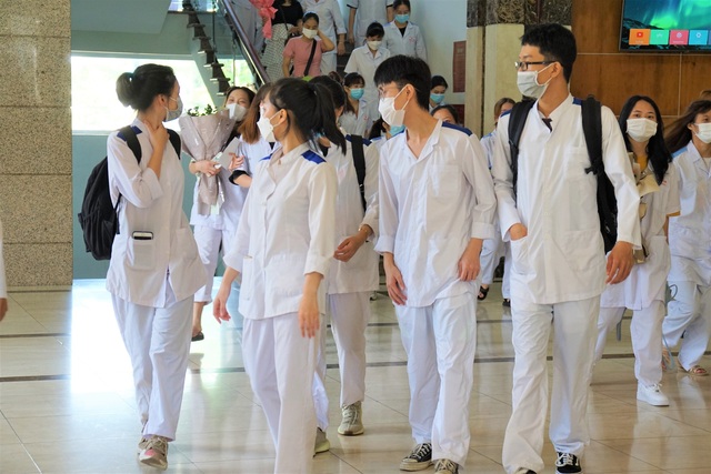 Hải Phòng cử 200 bác sỹ, điều dưỡng, sinh viên ngành y chi viện cho Hà Nội chống dịch COVID-19 - Ảnh 11.