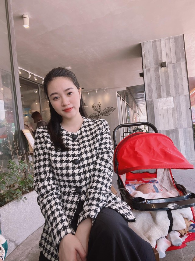 Bà xã hậu vệ Phạm Xuân Mạnh: Thời trang &quot;bỉm sữa&quot; không &quot;dìm&quot; được nhan sắc hot girl - Ảnh 4.