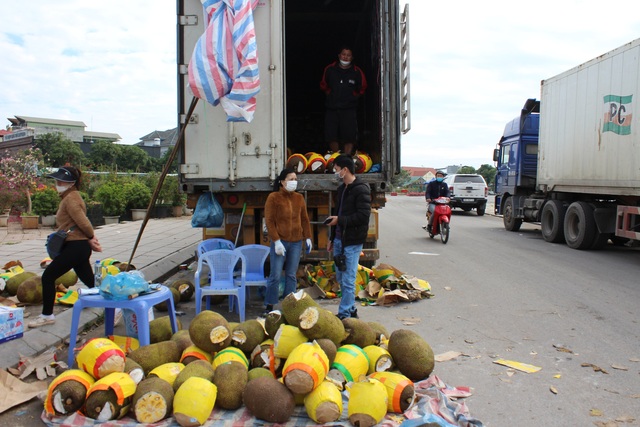 Quảng Ninh: Cận cảnh những chuyến xe &quot;giải phóng&quot; Mít Thái ở vùng biên - Ảnh 2.