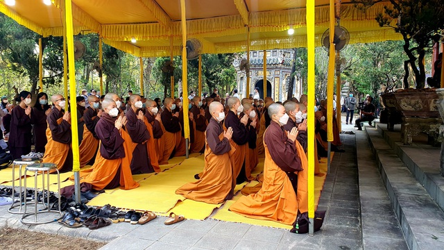 Những hình ảnh xúc động tại lễ Nhập kim quan Thiền sư Thích Nhất Hạnh - Ảnh 9.