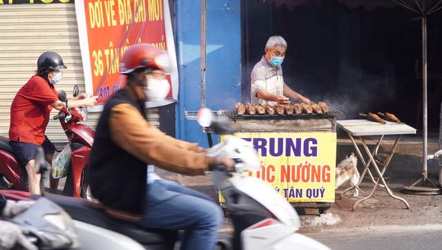 'Phố cá lóc nướng' vắng khách ngày tiễn ông Công, ông Táo về trời - Ảnh 3.