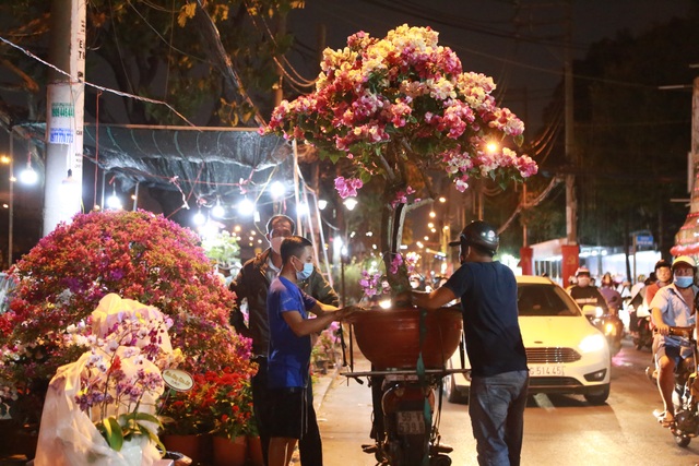 Nhà vườn bán hoa Tết tại bến Bình Đông 'hóng' khách - Ảnh 7.